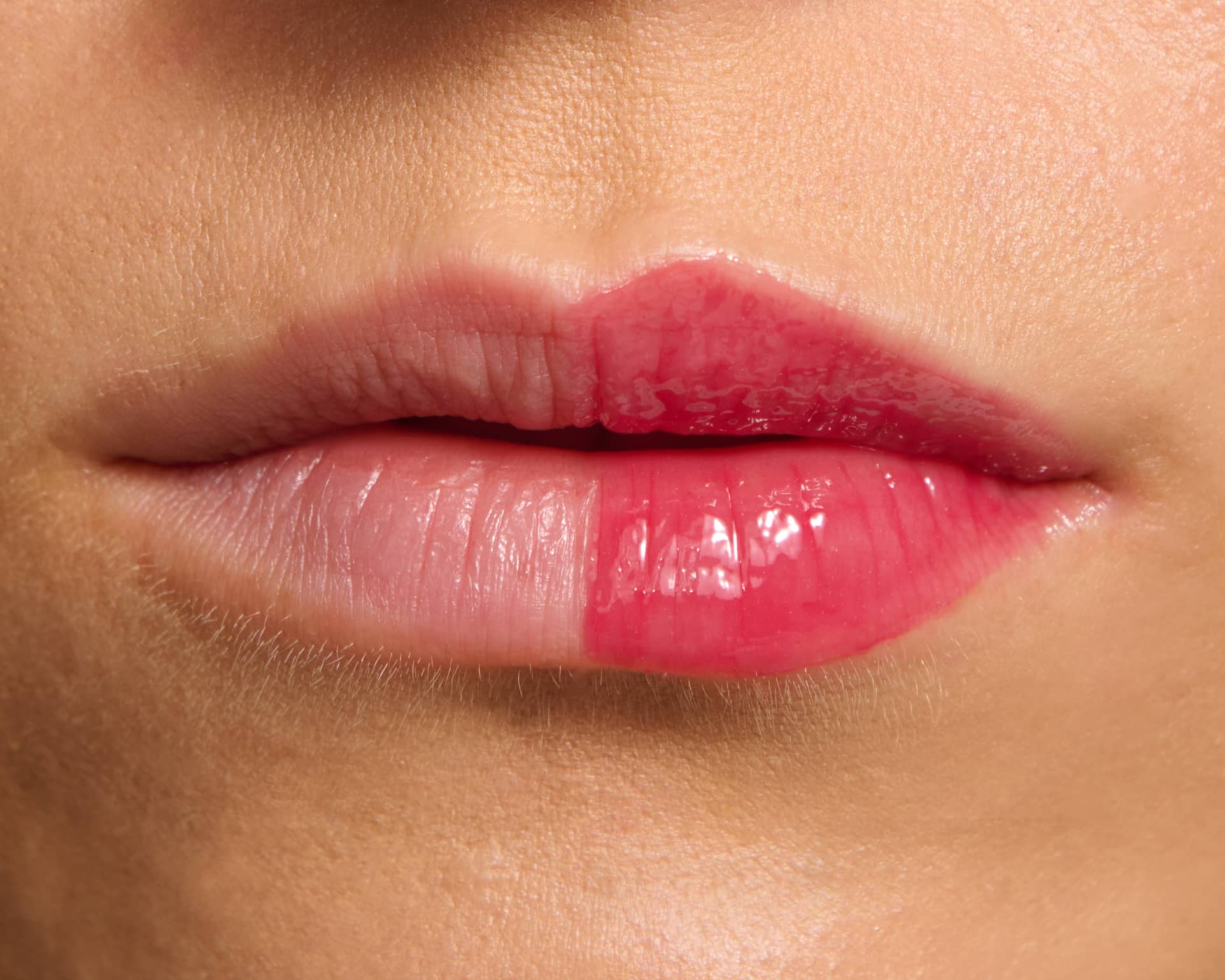 koloryzujący balsam do ust, balsam do ust z peptydem, peptide plumping tinted lip balm, peptydowy balsam do ust, błyszczyk powiększający usta, balsam do ust laneige, błyszczyk rhode, błyszczyk fenty, błyszczyk dior, trwały błyszczyk do ust, wegański błyszczyk do ust, wegański balsam do ust, naturalny balsam do ust, balsam do ust w kolorze fuksji, błyszczyk do ust w kolorze fuksji, fuksjowy błyszczyk do ust, różowy błyszczyk, pielęgnacyjny błyszczyk do ust, błyszczyk say hi, balsam do ust say hi, Glassy Lips