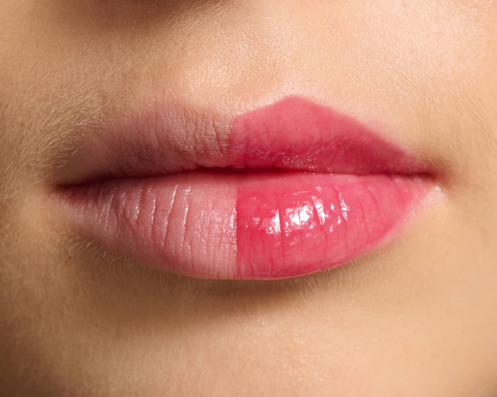 koloryzujący balsam do ust, balsam do ust z peptydem, peptide plumping tinted lip balm, peptydowy balsam do ust, błyszczyk powiększający usta, balsam do ust laneige, błyszczyk rhode, błyszczyk fenty, błyszczyk dior, trwały błyszczyk do ust, wegański błyszczyk do ust, wegański balsam do ust, naturalny balsam do ust, balsam do ust w kolorze fuksji, błyszczyk do ust w kolorze fuksji, fuksjowy błyszczyk do ust, różowy błyszczyk, pielęgnacyjny błyszczyk do ust, błyszczyk say hi, balsam do ust say hi, Glassy Lips