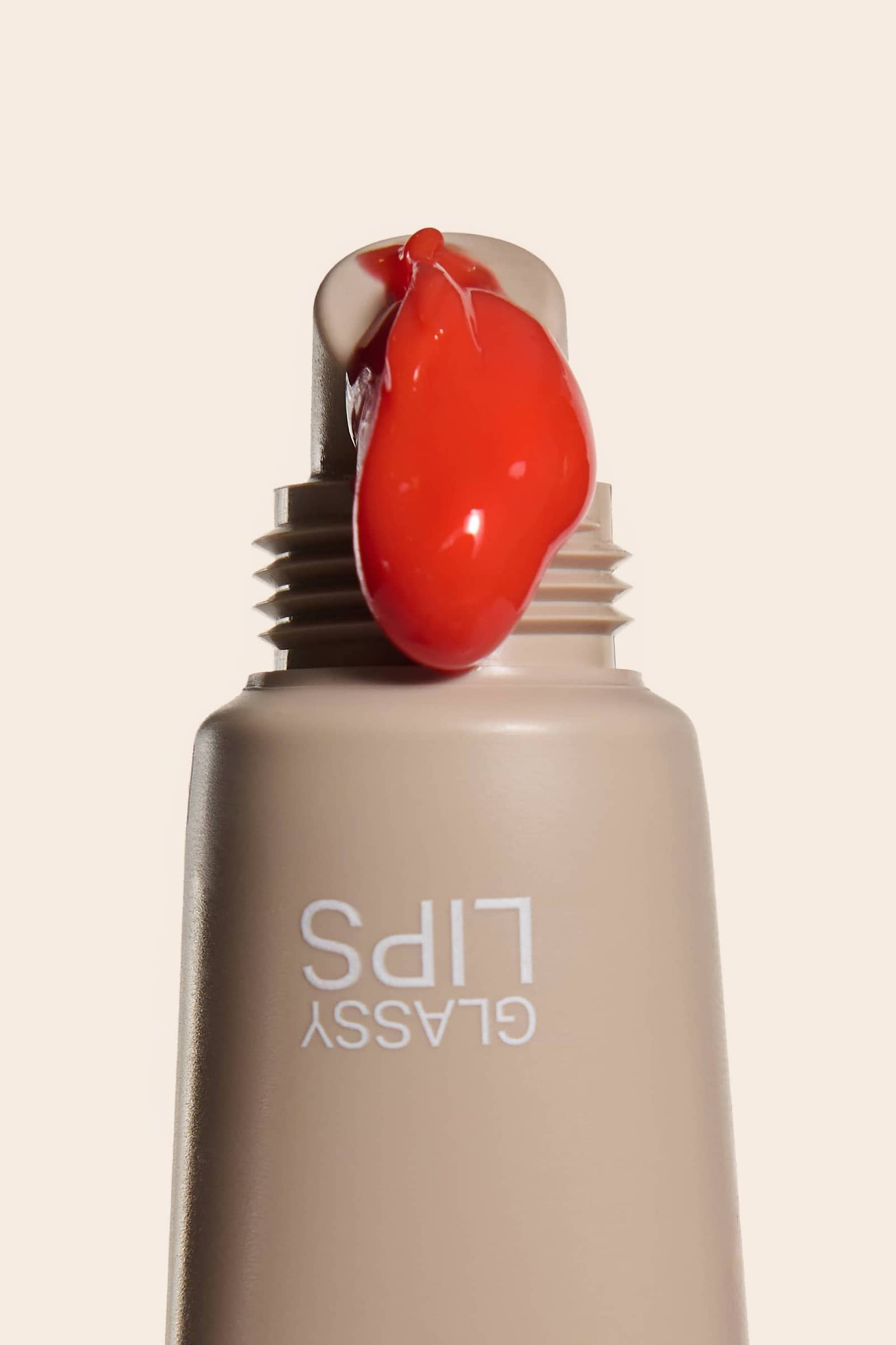 koloryzujący balsam do ust z peptydem, balsam do ust z peptydem, peptide plumping tinted lip balm, peptydowy balsam do ust, błyszczyk powiększający usta, balsam do ust laneige, błyszczyk rhode, błyszczyk fenty, błyszczyk dior, trwały błyszczyk do ust, wegański błyszczyk do ust, wegański balsam do ust, naturalny balsam do ust, balsam do ust w kolorze koralu, koralowy błyszczyk do ust, błyszczyk do ust koralowy, pielęgnacyjny błyszczyk do ust, błyszczyk say hi, balsam do ust say hi, Glassy Lips Coral