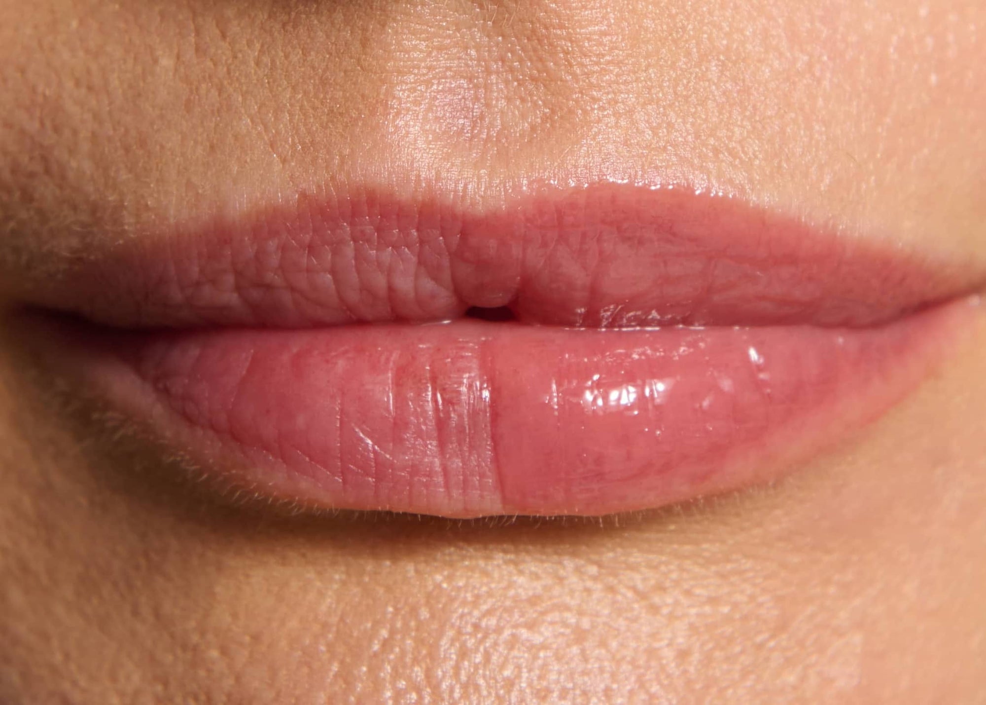 koloryzujący balsam do ust z peptydem, balsam do ust z peptydem, peptide plumping tinted lip balm, peptydowy balsam do ust, błyszczyk powiększający usta, balsam do ust laneige, błyszczyk rhode, błyszczyk fenty, błyszczyk dior, trwały błyszczyk do ust, wegański błyszczyk do ust, wegański balsam do ust, naturalny balsam do ust, balsam do ust w kolorze nude, błyszczyk do ust w kolorze różowym, różowy błyszczyk do ust, pielęgnacyjny błyszczyk do ust, błyszczyk say hi, balsam do ust say hi, Glassy Lips Nude