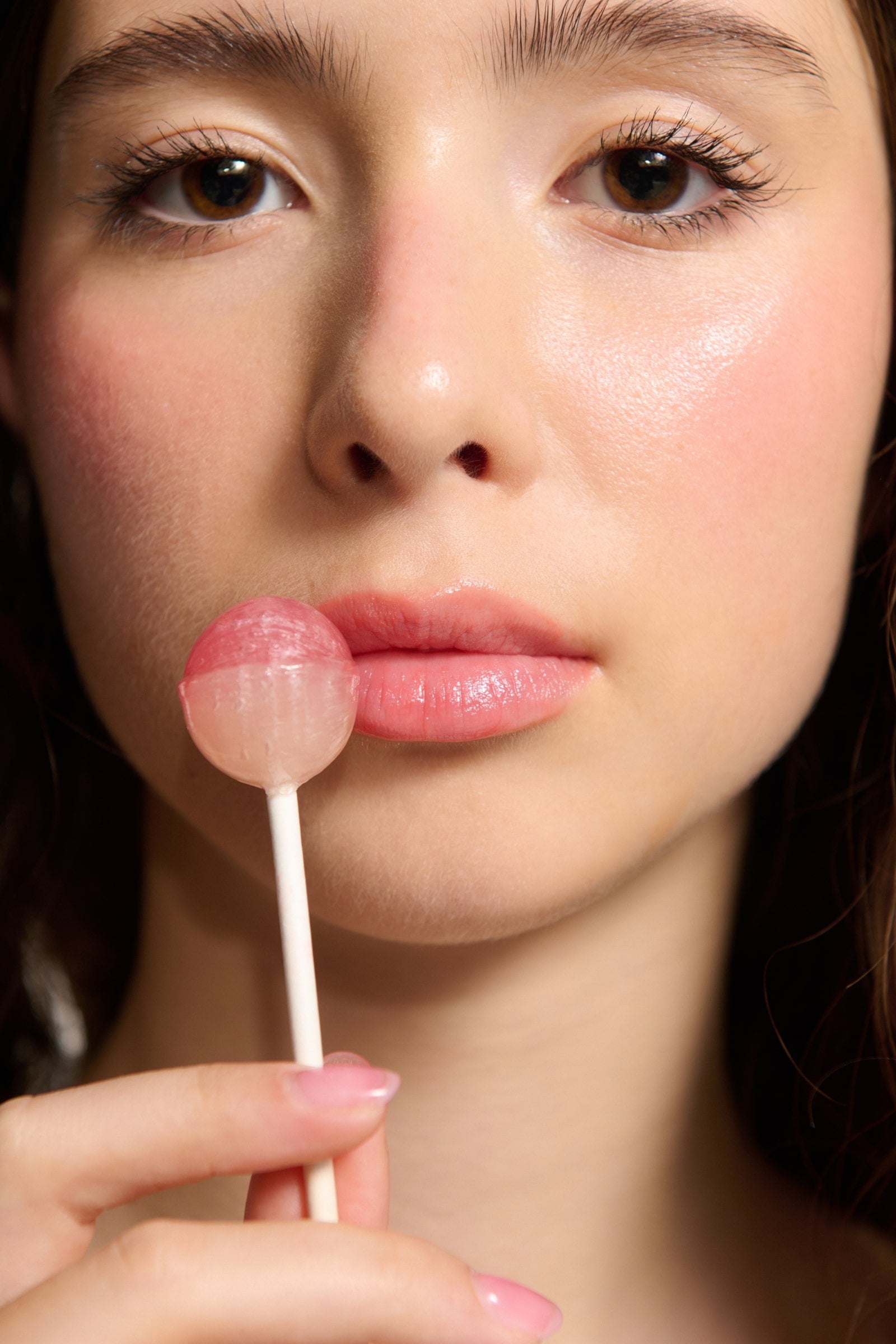 koloryzujący balsam do ust z peptydem, balsam do ust z peptydem, peptide plumping tinted lip balm, peptydowy balsam do ust, błyszczyk powiększający usta, balsam do ust laneige, błyszczyk rhode, błyszczyk fenty, błyszczyk dior, trwały błyszczyk do ust, wegański błyszczyk do ust, wegański balsam do ust, naturalny balsam do ust, balsam do ust w kolorze nude, błyszczyk do ust w kolorze różowym, różowy błyszczyk do ust, pielęgnacyjny błyszczyk do ust, błyszczyk say hi, balsam do ust say hi, Glassy Lips Nude